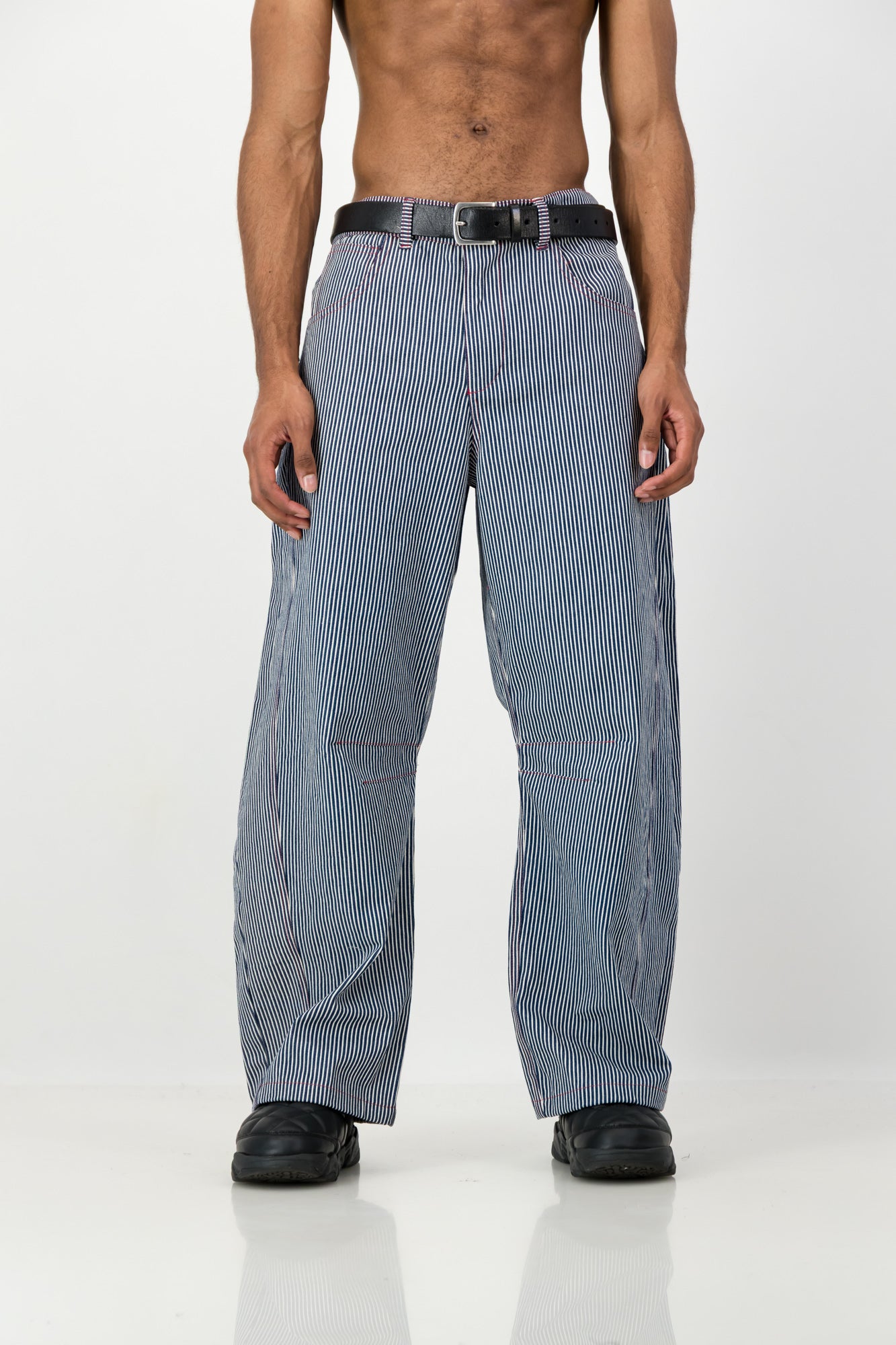 STRIPPED BARREL LEG JEANS