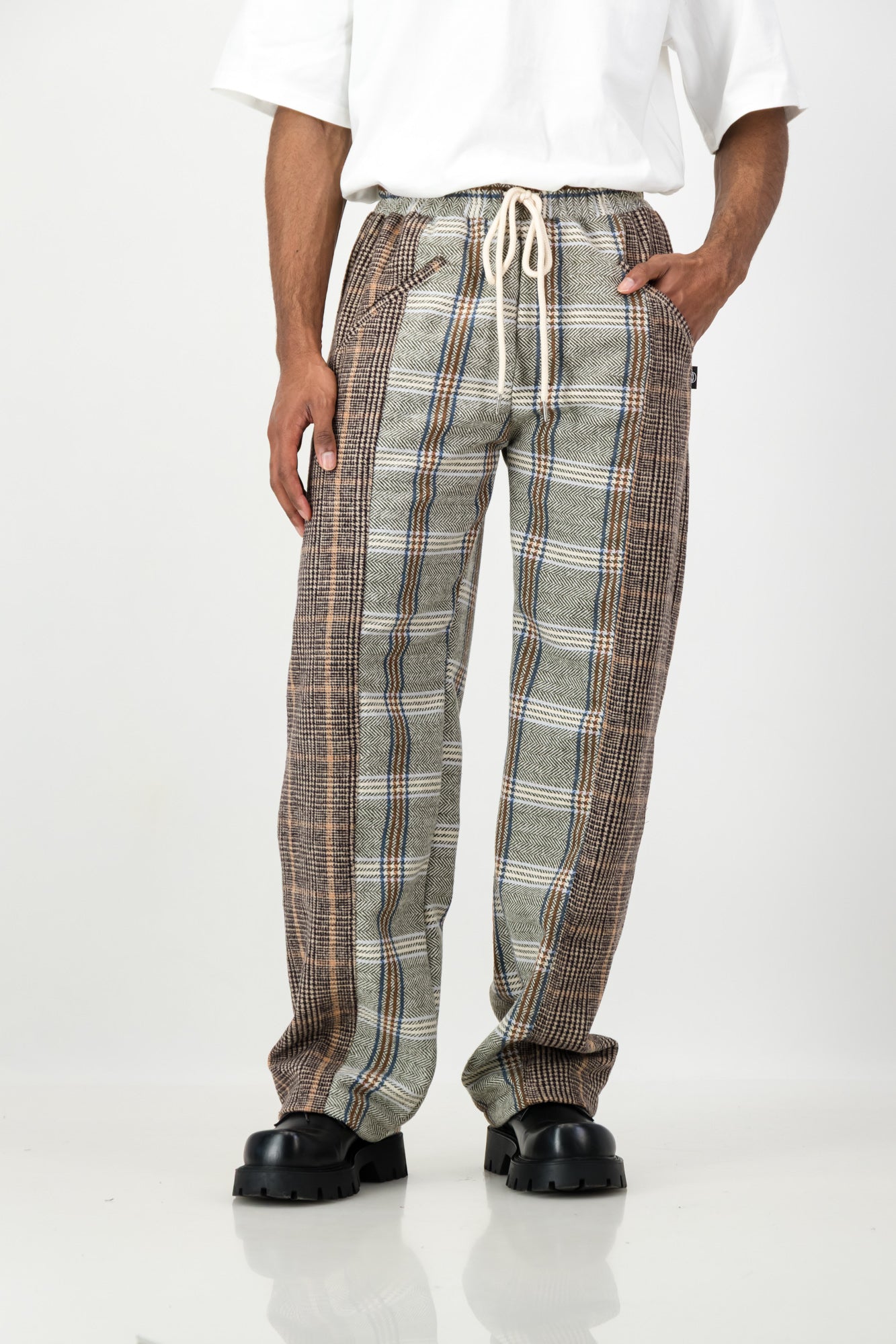 TWO TONE RELAXED PANELED PANTS