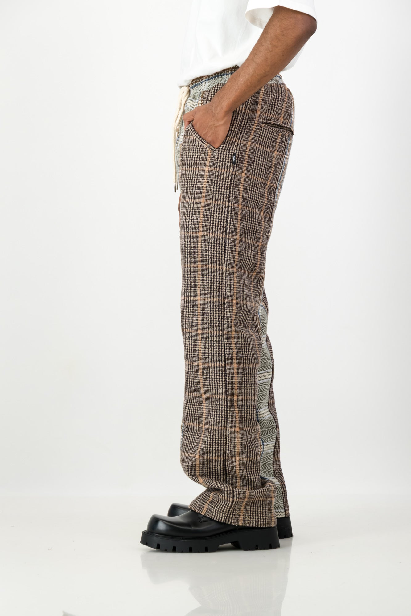 TWO TONE RELAXED PANELED PANTS