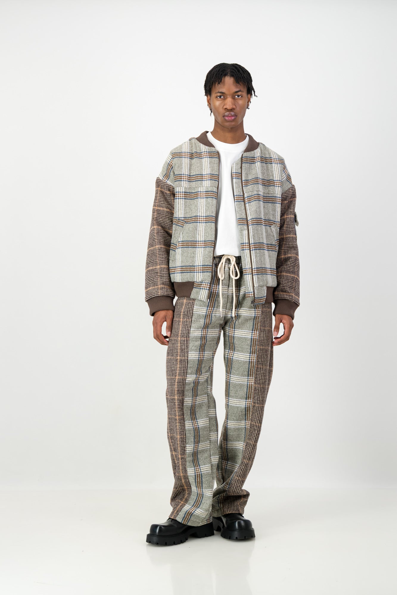 TWO TONE RELAXED PANELED PANTS