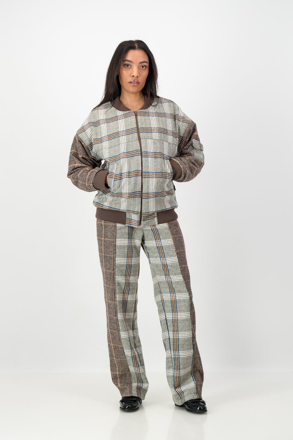 TWO TONE RELAXED PANELED PANTS