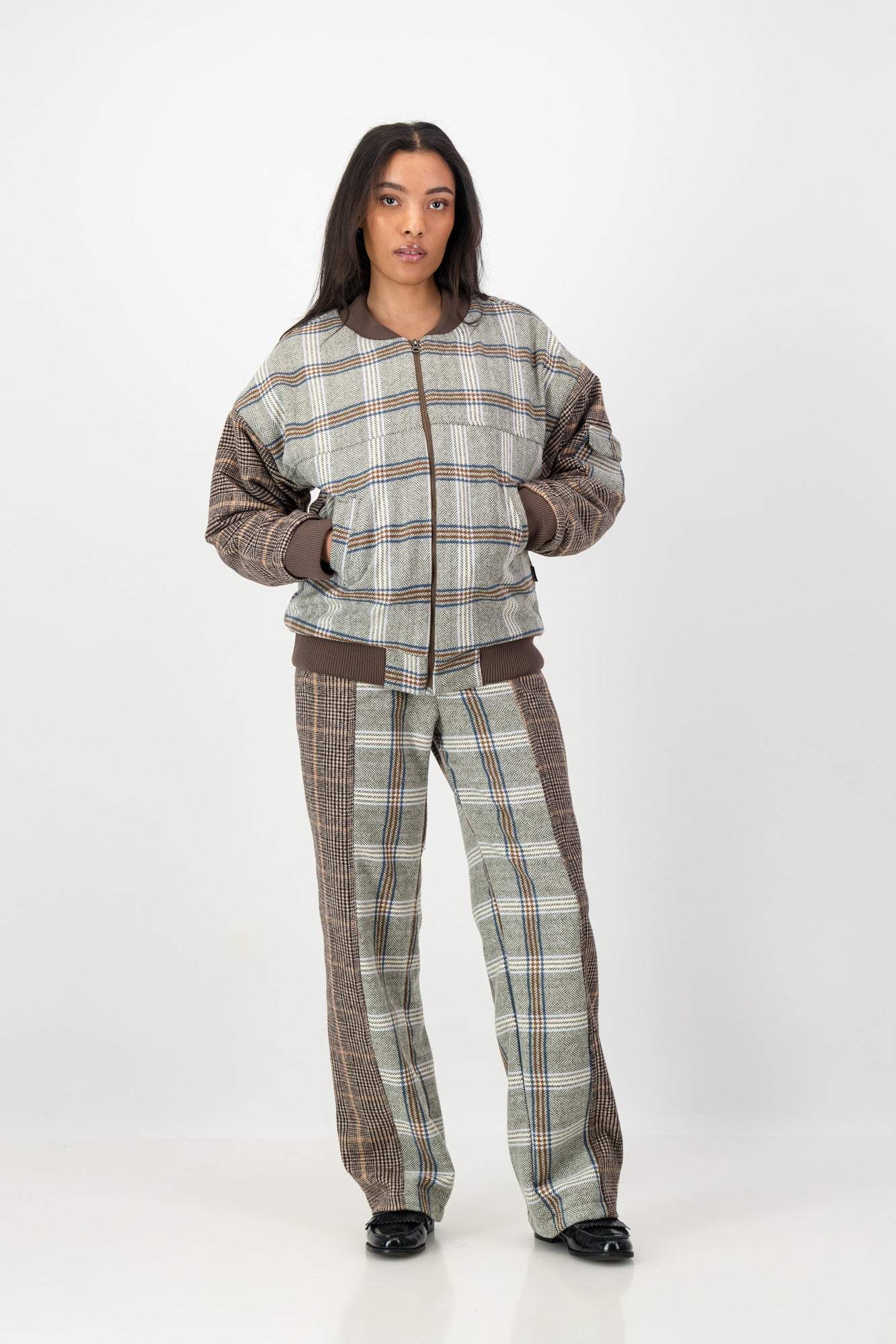 TWO TONE RELAXED PANELED PANTS