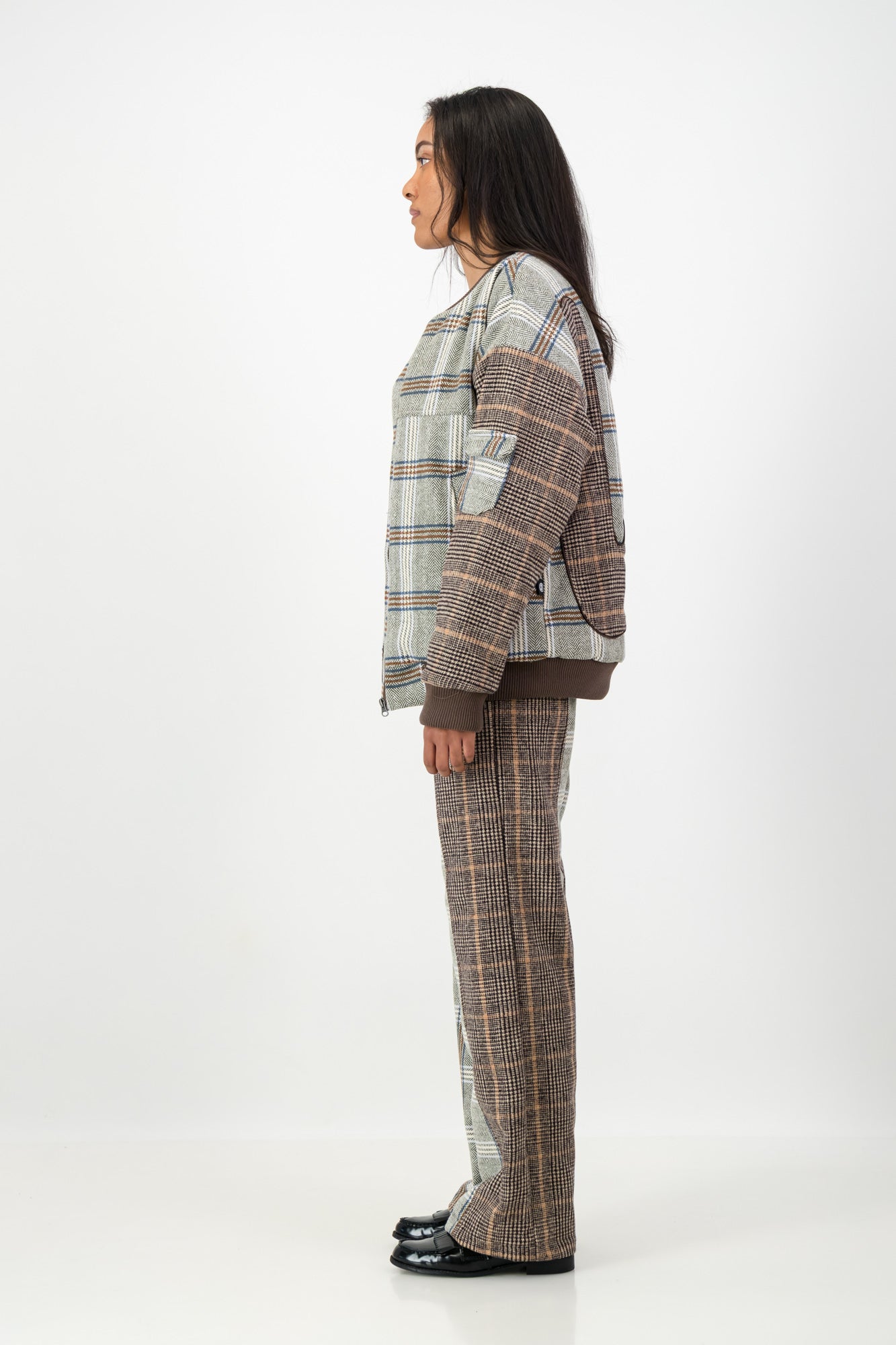 TWO TONE RELAXED PANELED PANTS