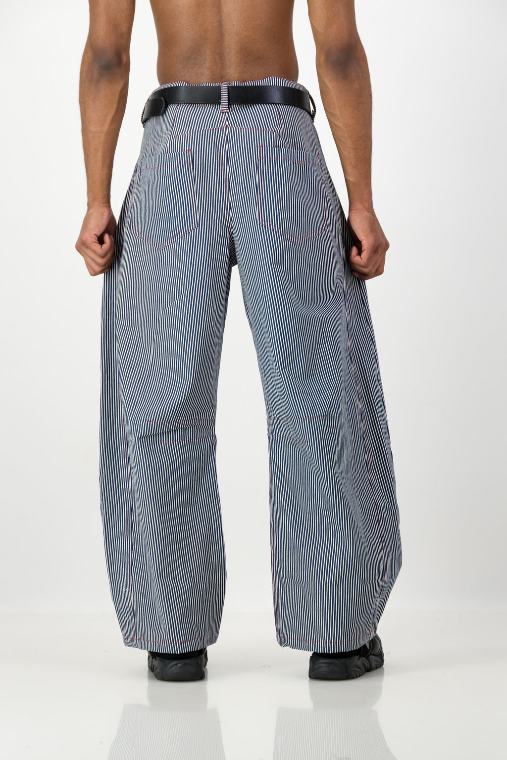 STRIPPED BARREL LEG JEANS