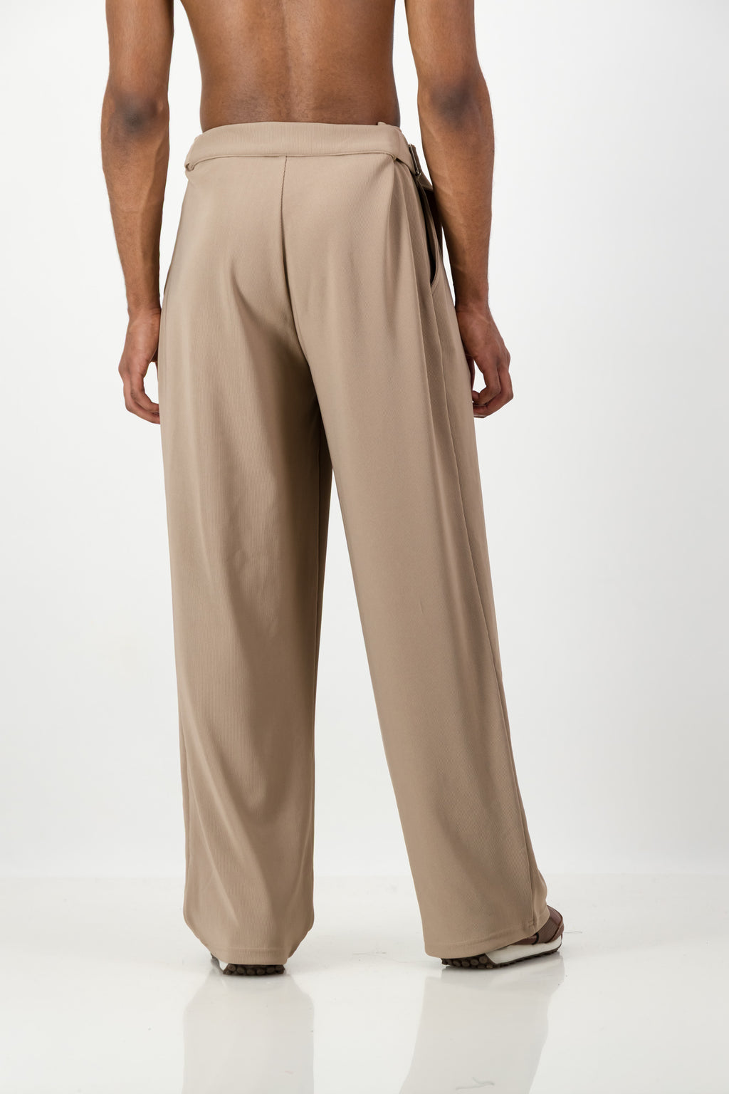 ADJUSTABLE WAIST PLEATED PANTS BROWN