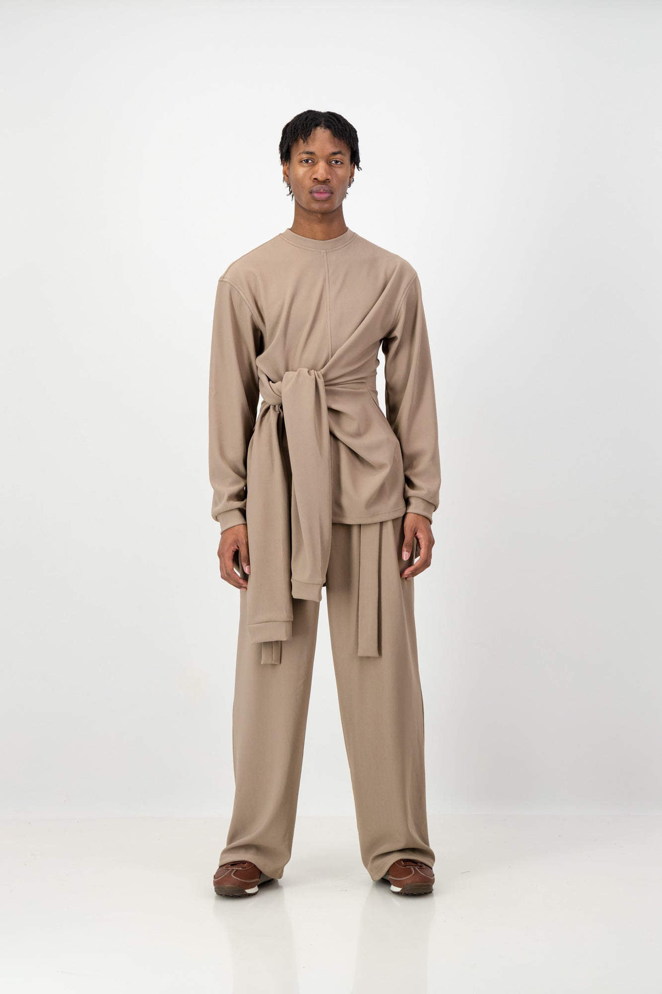 ADJUSTABLE WAIST PLEATED PANTS BROWN