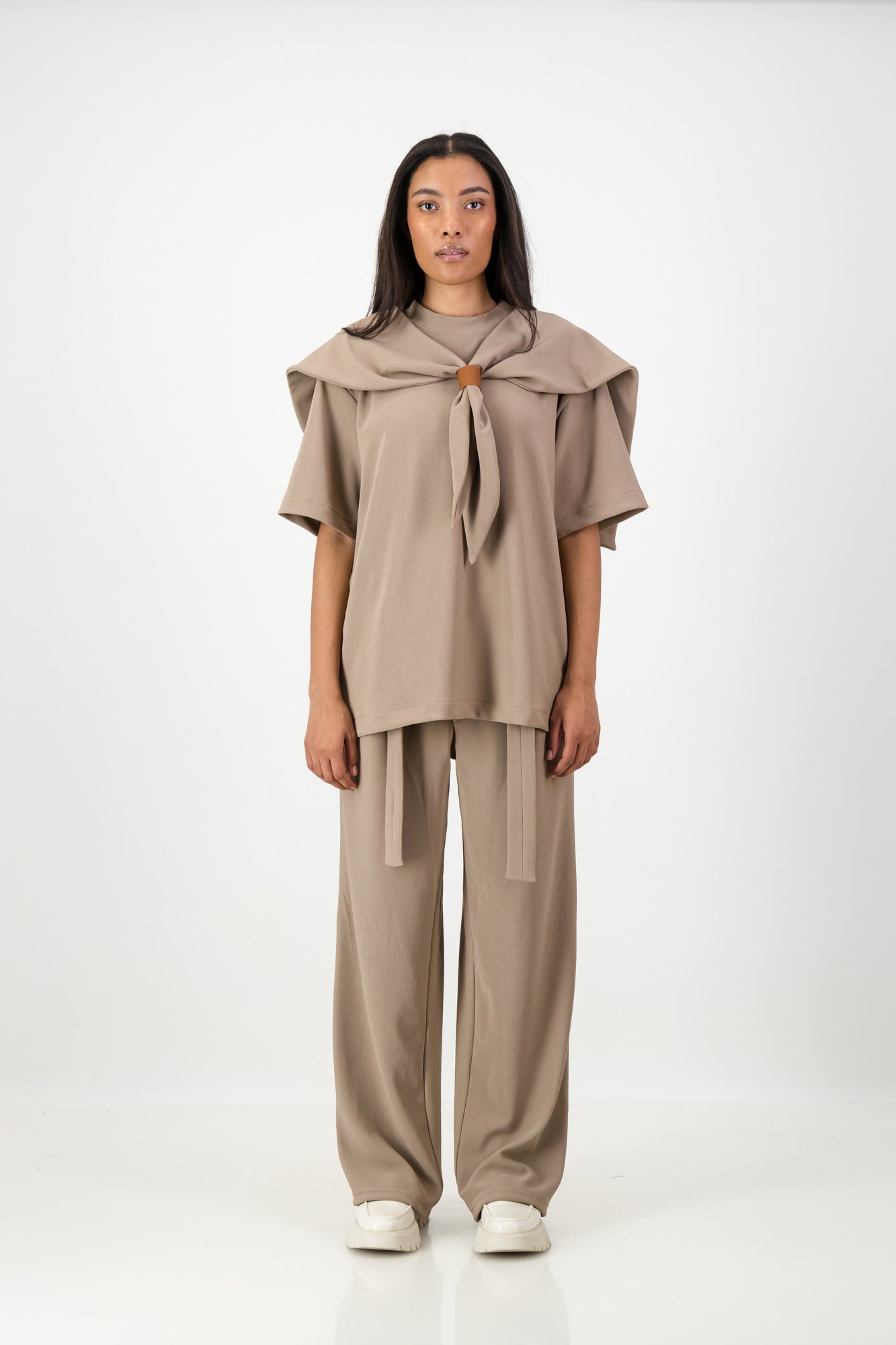 KNOTTED SCARF T-SHIRT BROWN
