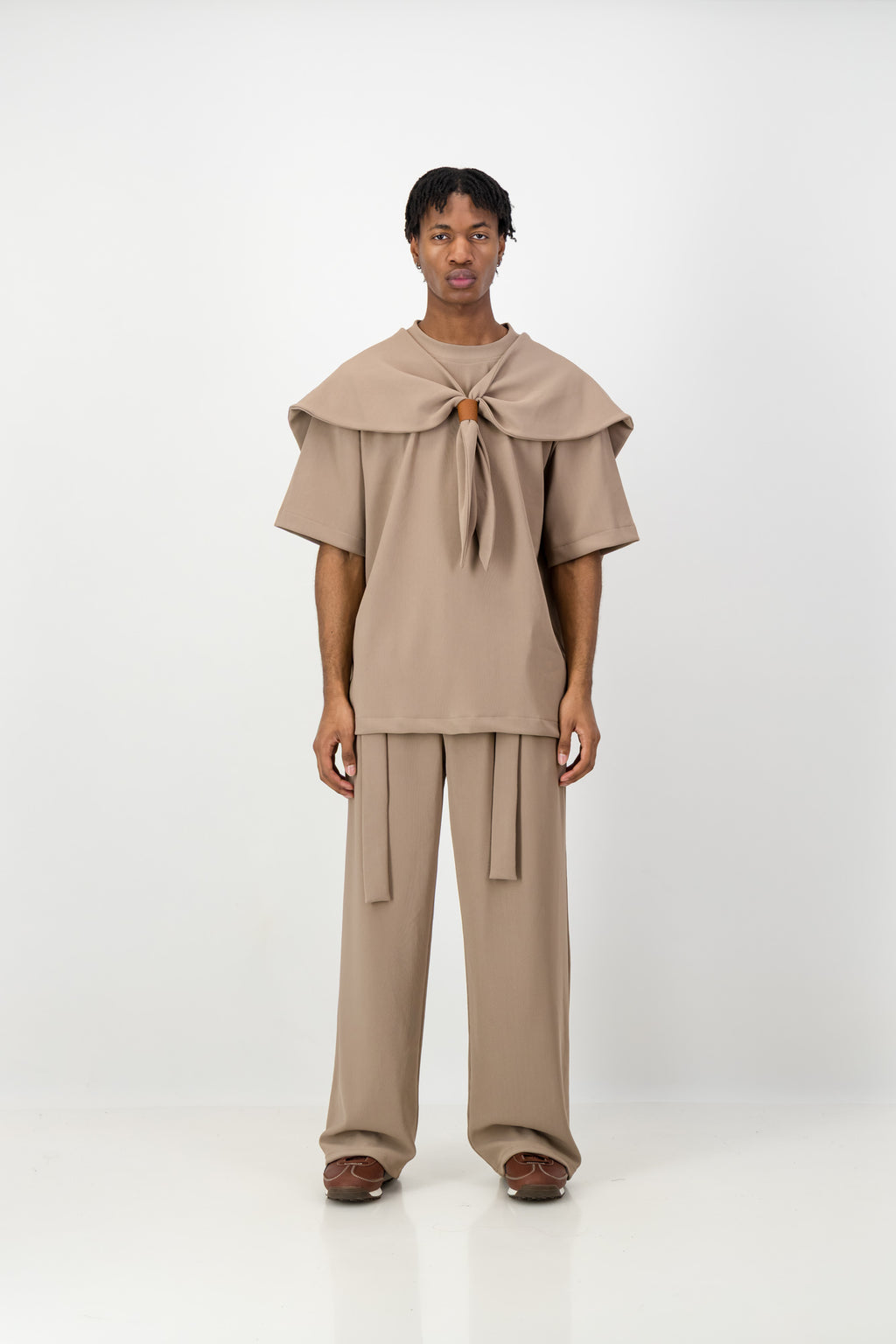 KNOTTED SCARF T-SHIRT BROWN