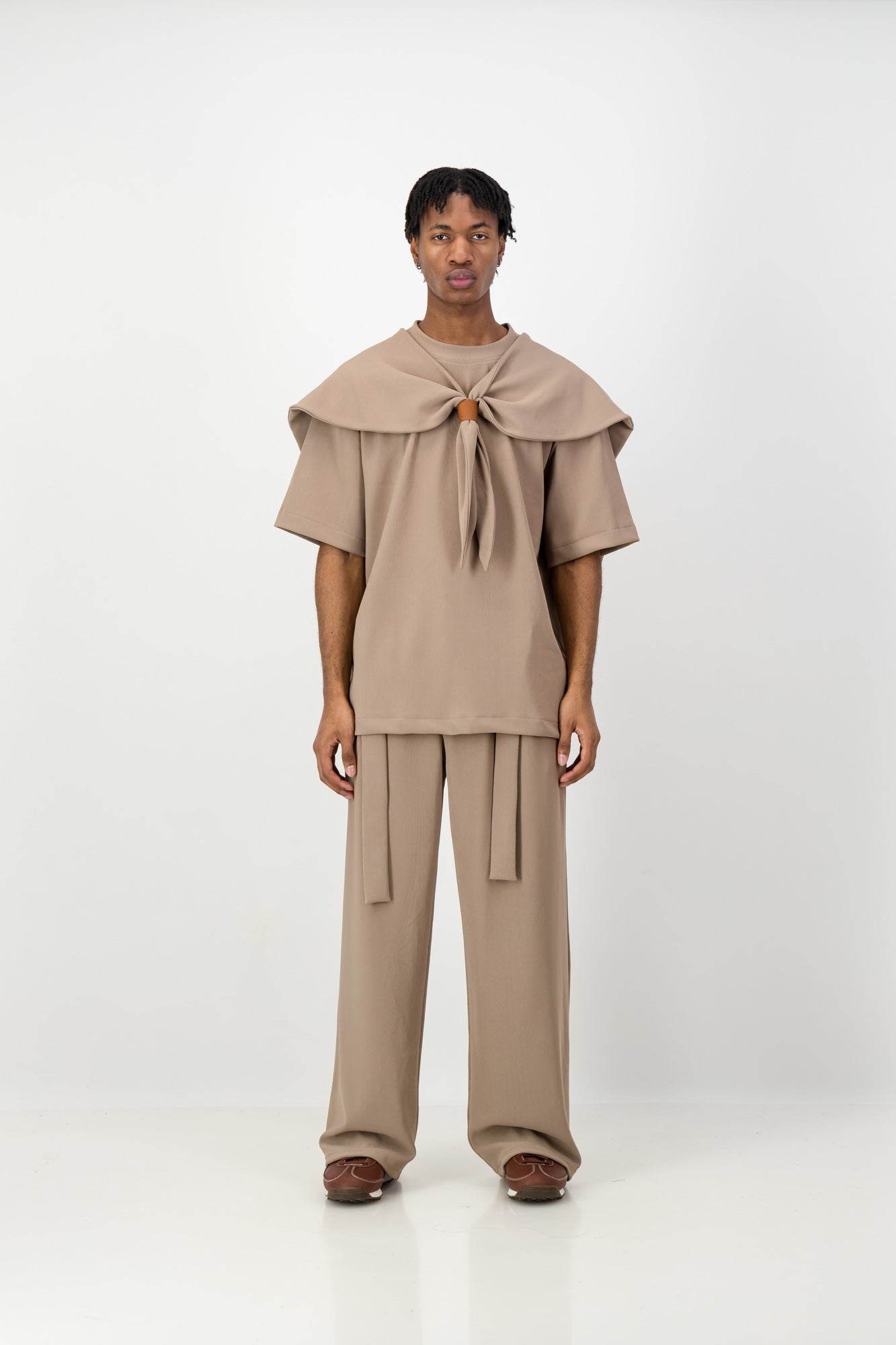 KNOTTED SCARF T-SHIRT BROWN