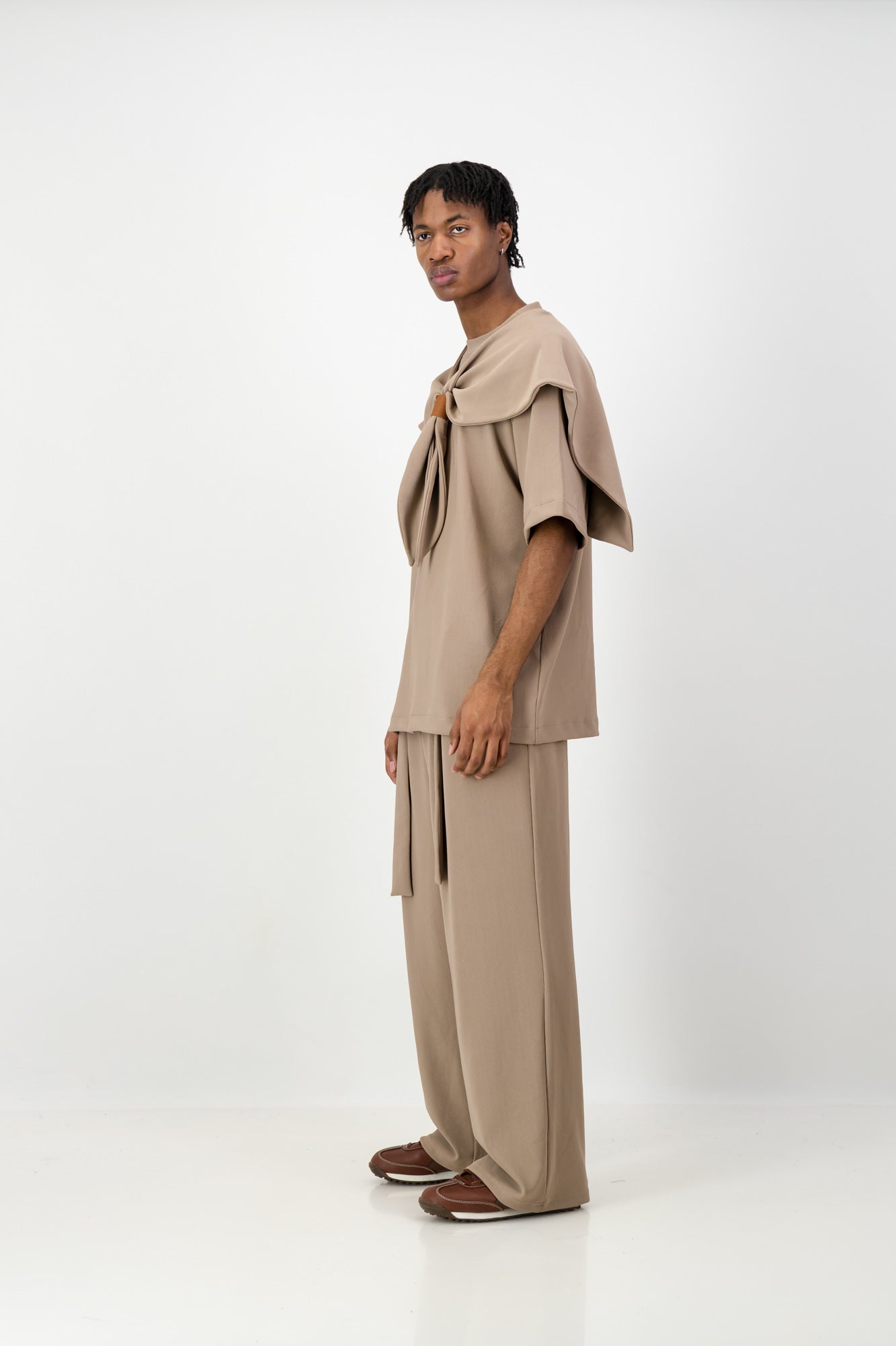 KNOTTED SCARF T-SHIRT BROWN