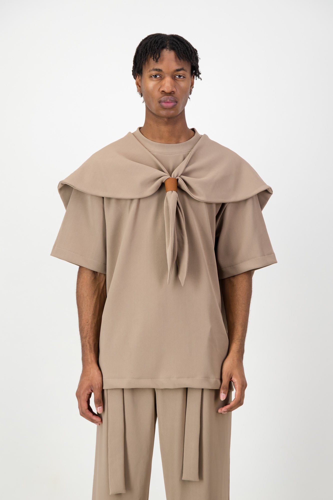 KNOTTED SCARF T-SHIRT BROWN