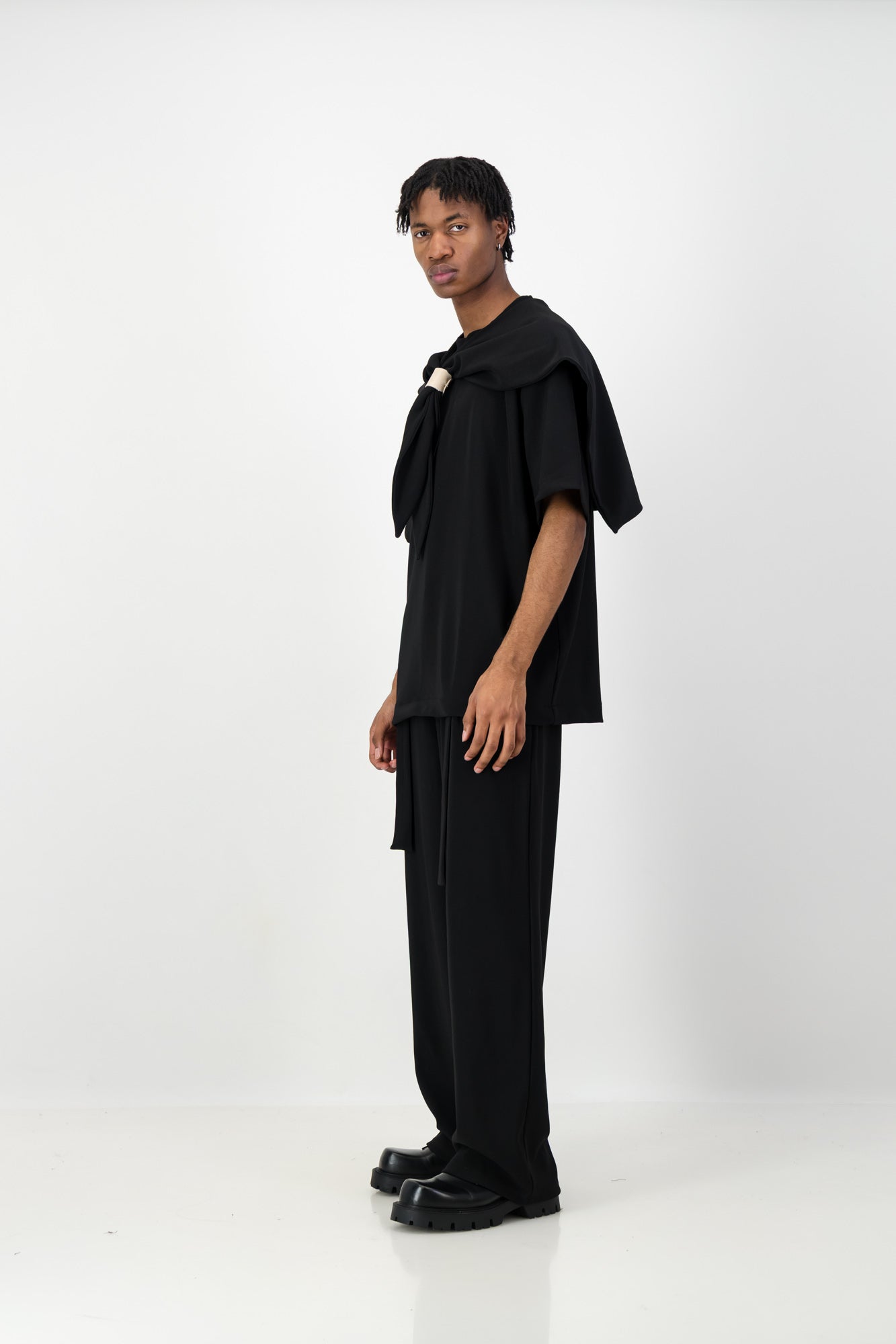 KNOTTED SCARF T-SHIRT BLACK