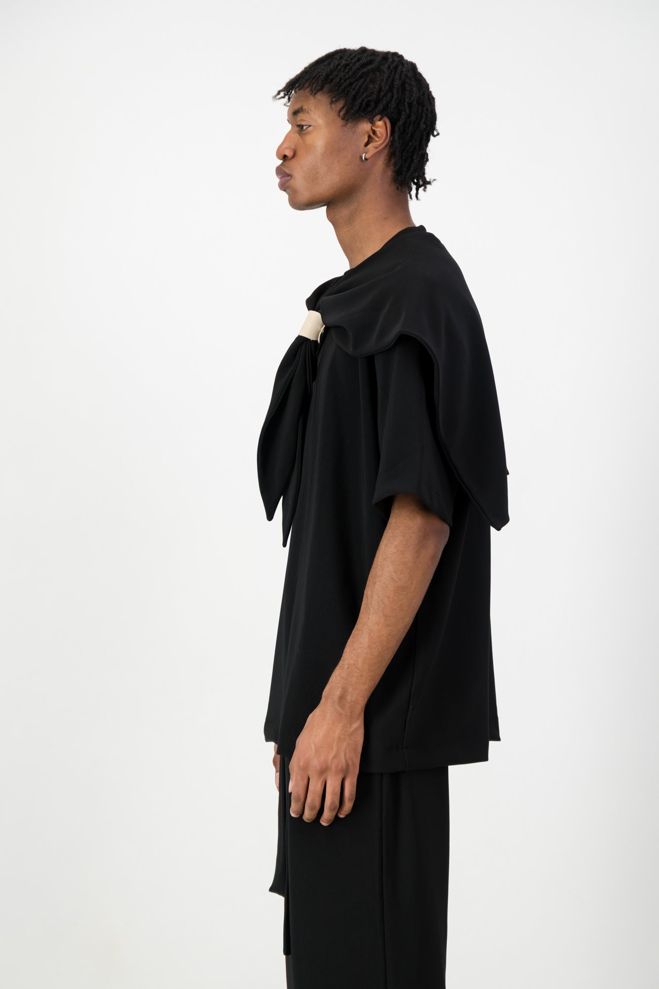 KNOTTED SCARF T-SHIRT BLACK
