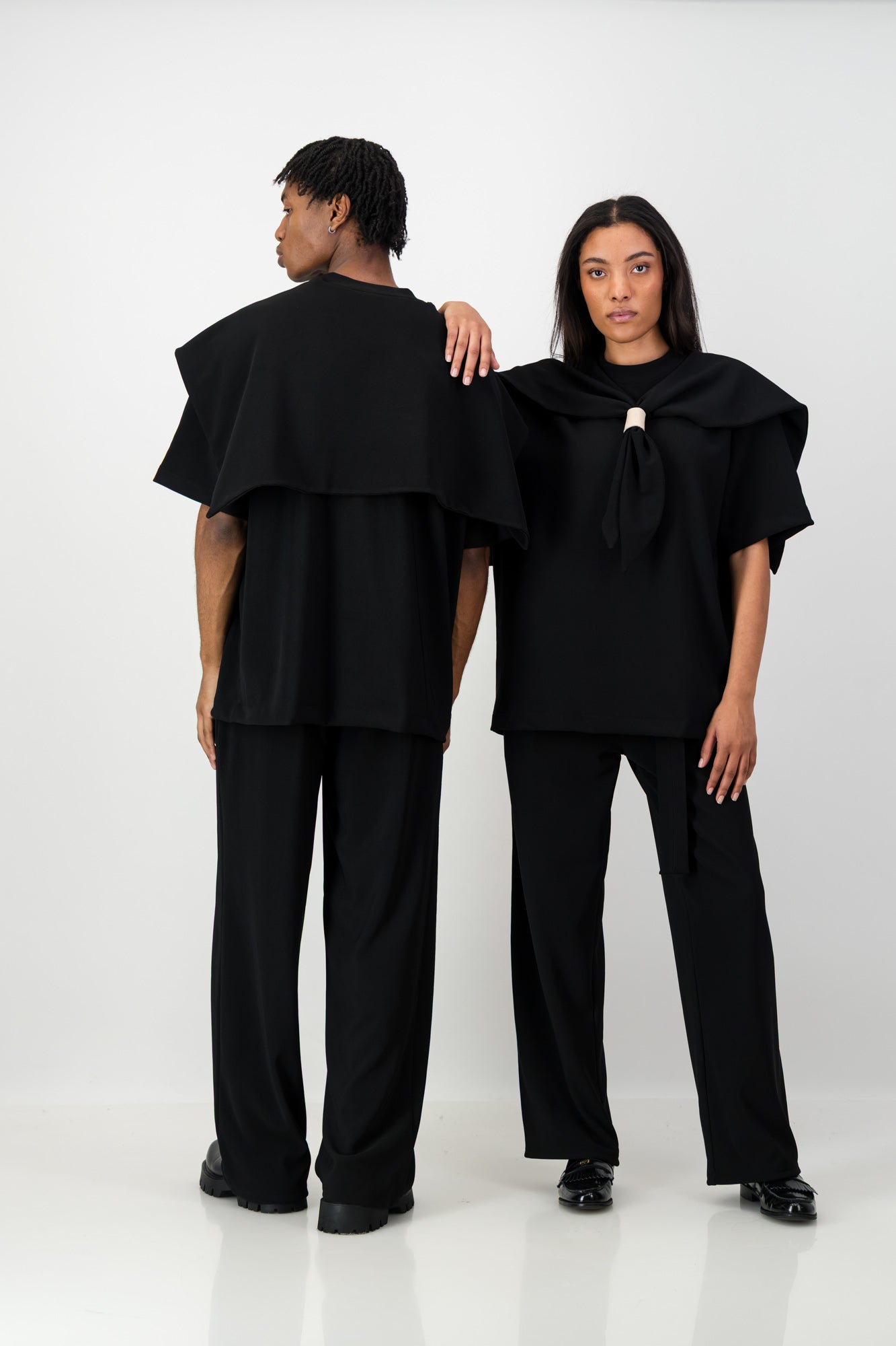 KNOTTED SCARF T-SHIRT BLACK