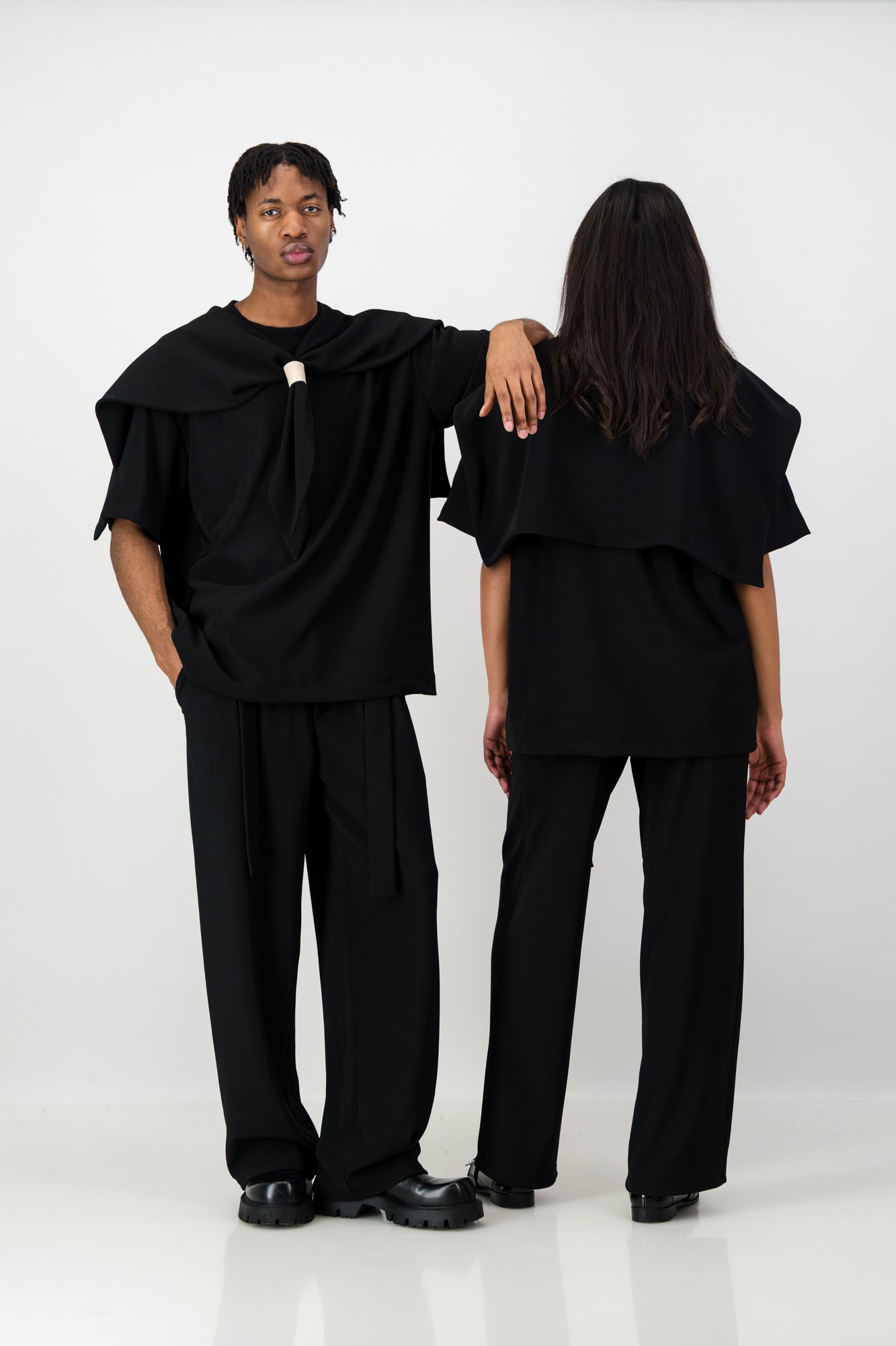 KNOTTED SCARF T-SHIRT BLACK