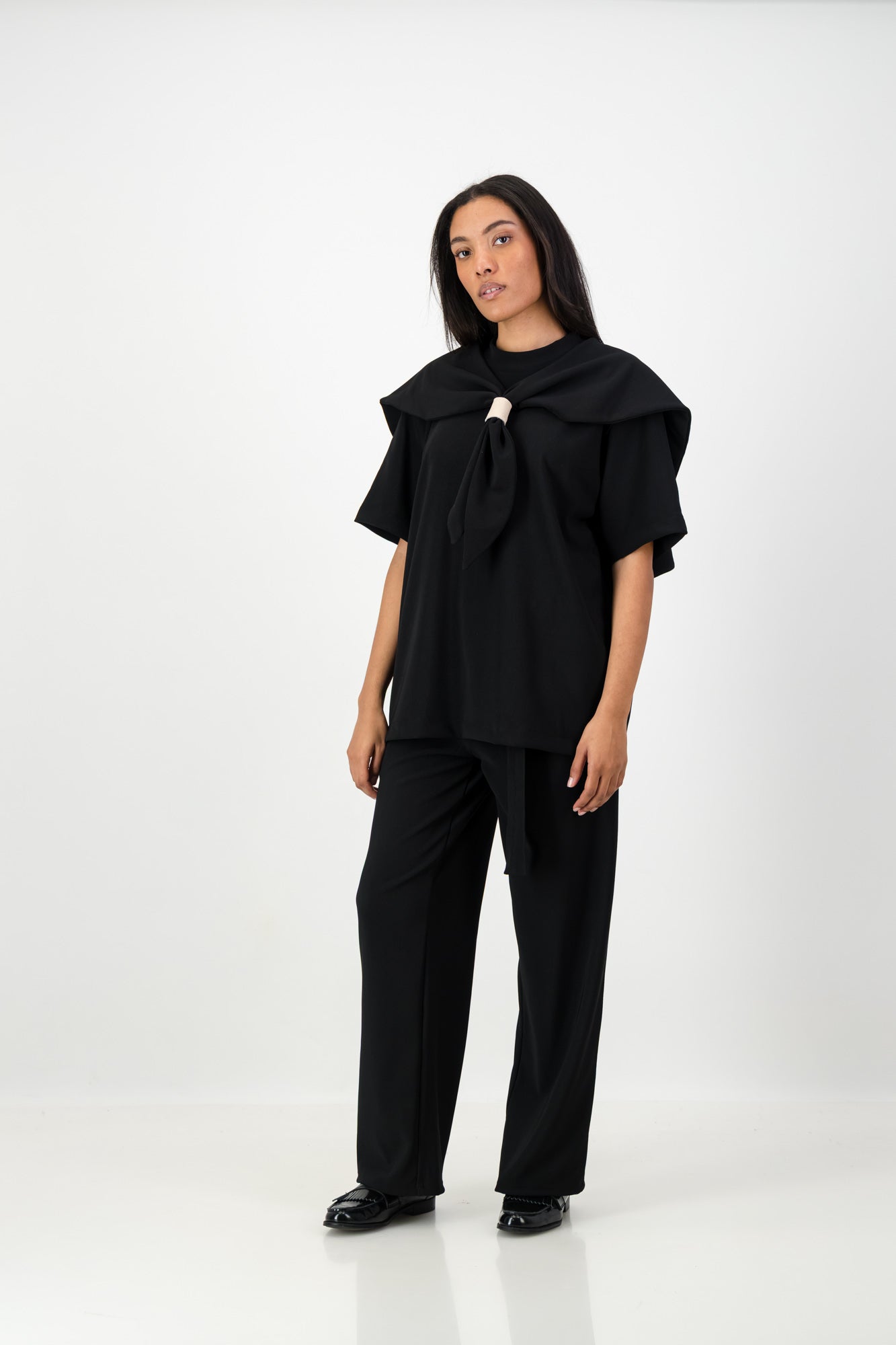 KNOTTED SCARF T-SHIRT BLACK
