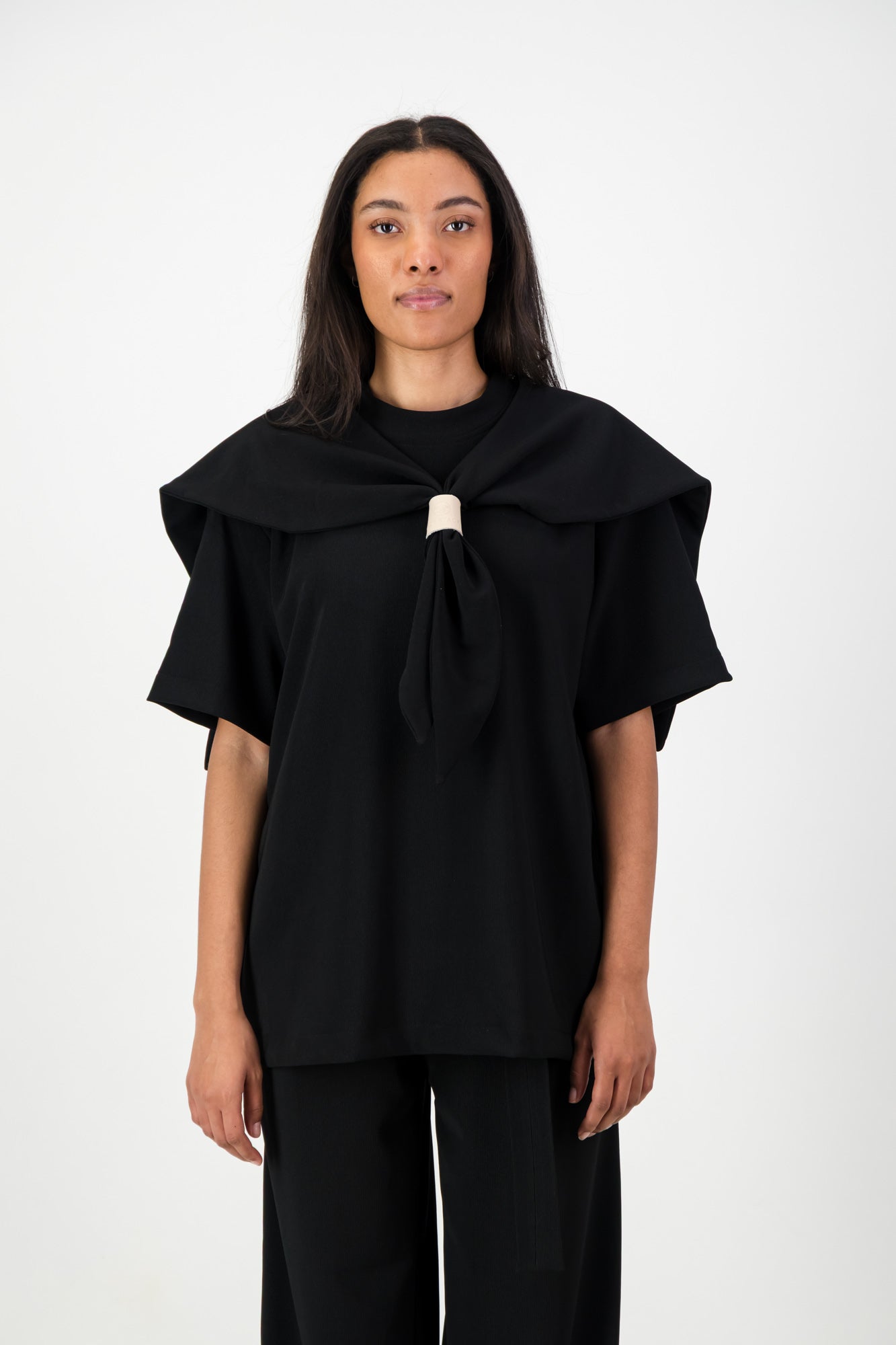 KNOTTED SCARF T-SHIRT BLACK